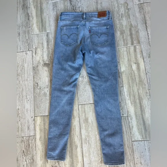 Levi's High Rise Skinny Distressed Jeans - Picture 4 of 5